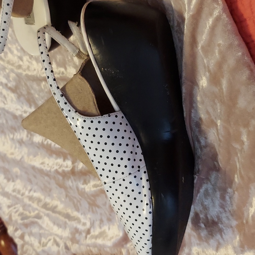 Shoes - Picture 2 of 6
